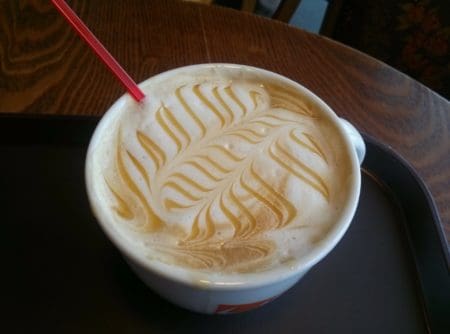 Farn Motiv, Latte Art als heller Milchschaum